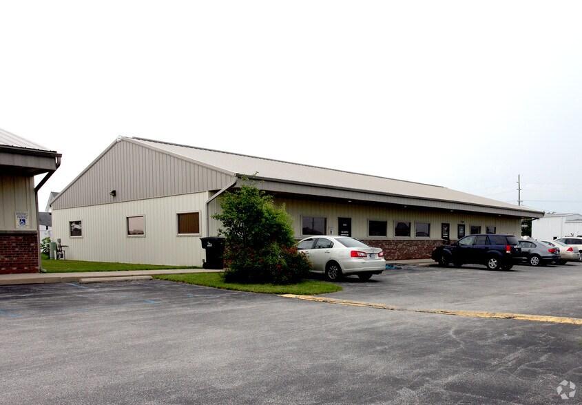 2535 Parkway Dr, Shelbyville, IN à louer - Photo du bâtiment - Image 2 de 8