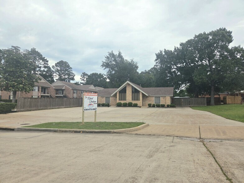 2204 Sunpark Dr, Conroe, TX à vendre - Photo du bâtiment - Image 2 de 39