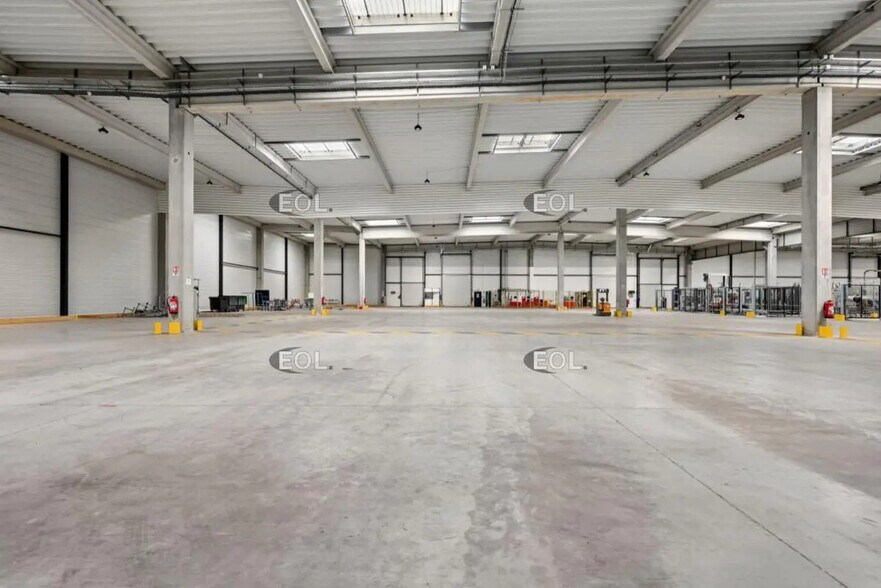 Flex in Sucy-en-Brie for lease - Building Photo - Image 3 of 23