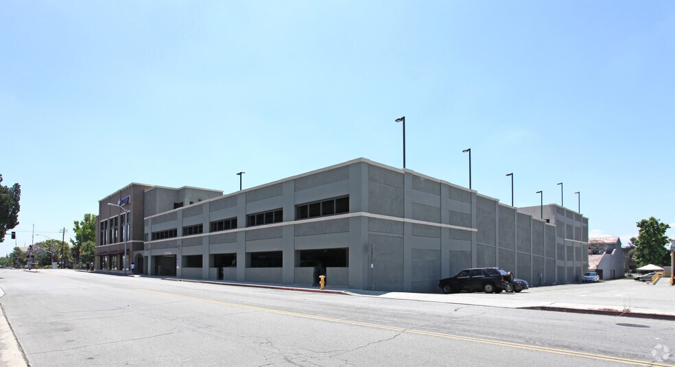 125 N 1st Ave, Arcadia, CA à louer - Photo du bâtiment - Image 3 de 19