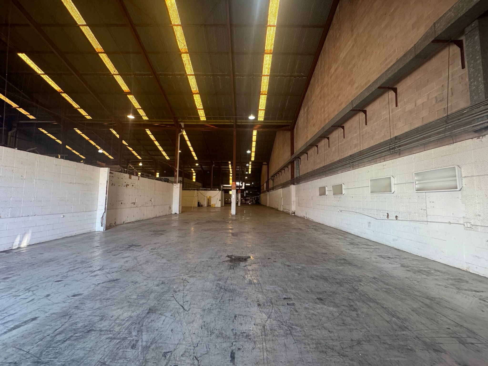 845-855 Moowaa St, Honolulu, HI for lease Interior Photo- Image 1 of 2