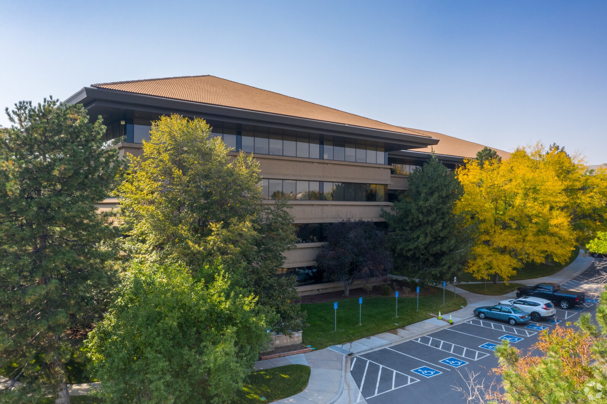 1819 Denver West Dr, Lakewood, CO for lease Primary Photo- Image 1 of 3