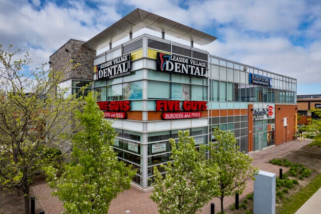 Plus de détails pour 85 Laird Dr, Toronto, ON - Bureau/Commerce de détail à louer
