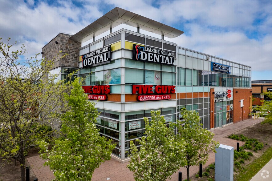 85 Laird Dr, Toronto, ON à vendre - Photo principale - Image 1 de 1