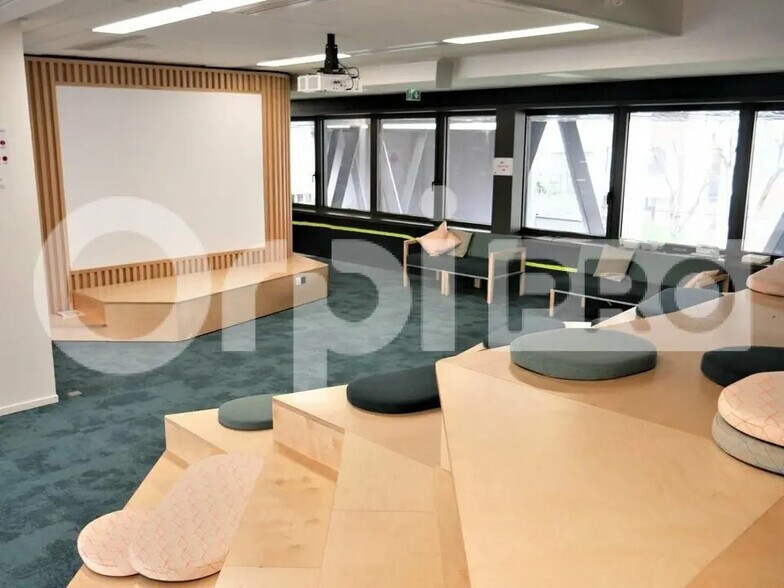 Office in Montrouge for lease - Interior Photo - Image 2 of 9