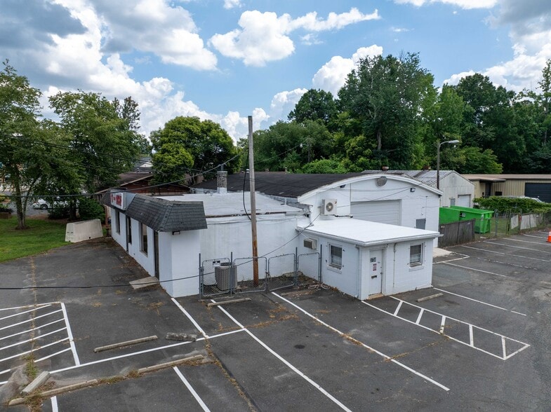 3734 Monroe Rd, Charlotte, NC à louer - Photo du bâtiment - Image 2 de 4