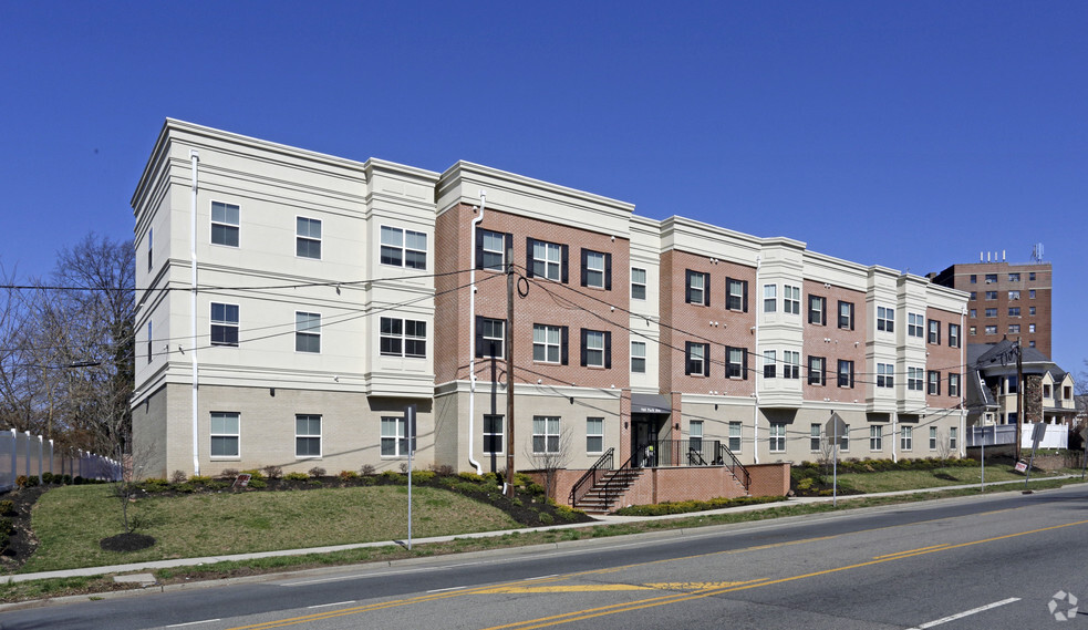 742 Park Ave, East Orange, NJ à vendre - Photo principale - Image 1 de 1