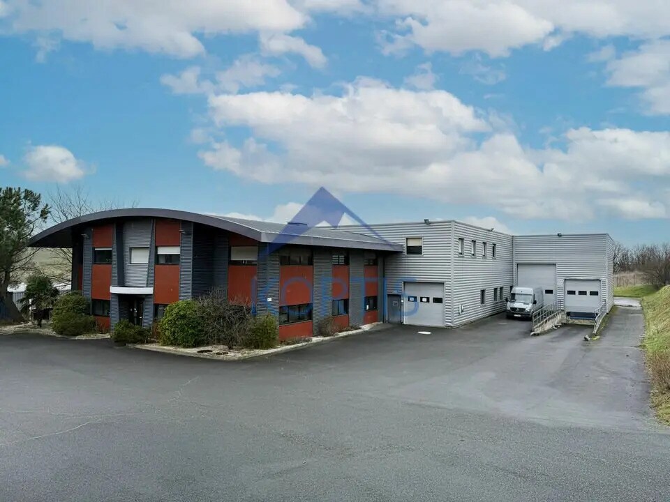 Flex dans FLEURIEUX-SUR-L'ARBRESLE à louer Photo du bâtiment- Image 1 de 5