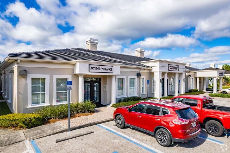 5329 Primrose Lake Cir, Tampa, FL for lease - Primary Photo - Image 1 of 6