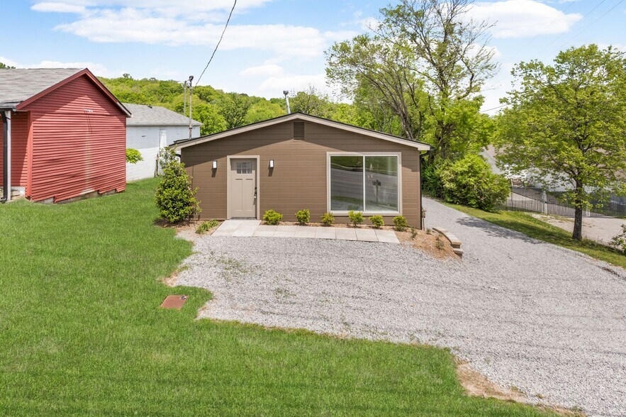 709 Hart Ln, Nashville, TN à louer - Photo du bâtiment - Image 1 de 26