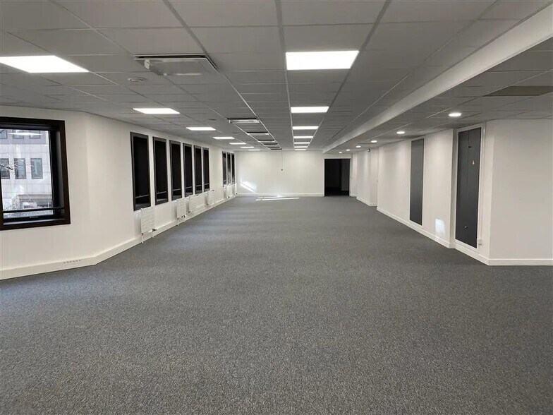 Bureau dans Nanterre à louer - Photo du bâtiment - Image 3 de 7