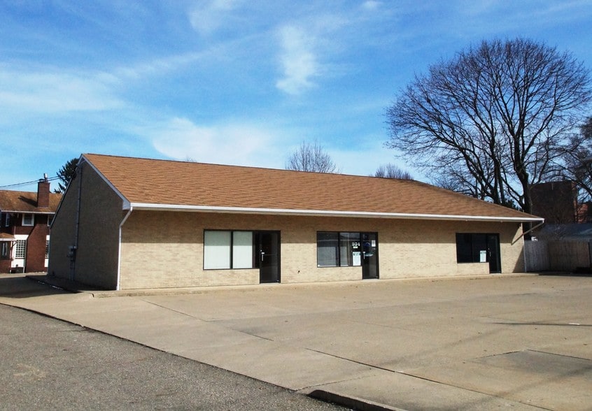 930-938 Amherst Rd, Massillon, OH à louer - Photo du bâtiment - Image 3 de 3