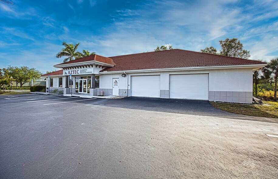 6428 Commerce Park Dr, Fort Myers, FL à vendre - Photo du bâtiment - Image 3 de 4