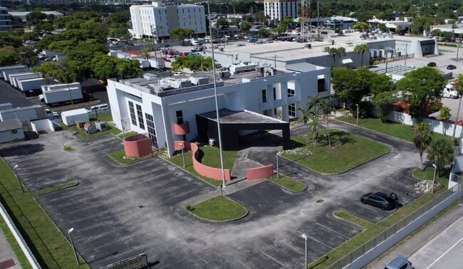 Plus de détails pour 194 NW 187th St, North Miami, FL - Flex à vendre