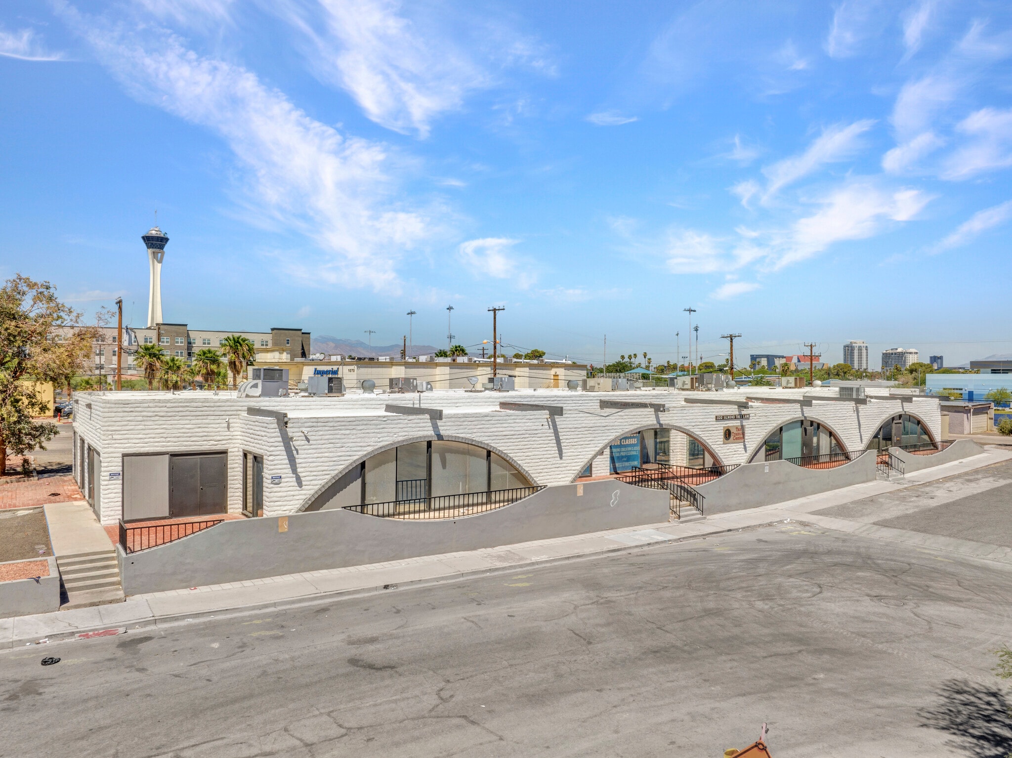 1120 Almond Tree Ln, Las Vegas, NV for sale Primary Photo- Image 1 of 12