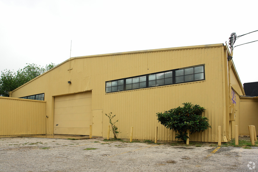 3905 San Pedro Ave, San Antonio, TX for lease - Building Photo - Image 3 of 3