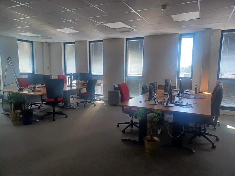 Office in Marseille for lease - Interior Photo - Image 3 of 6