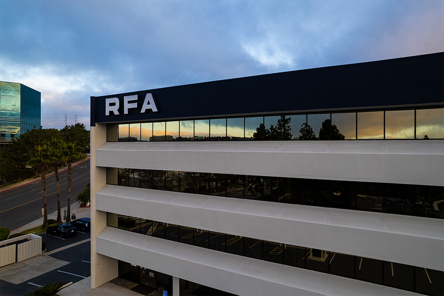 5440 Morehouse Dr, San Diego, CA à louer - Photo du bâtiment - Image 3 de 4