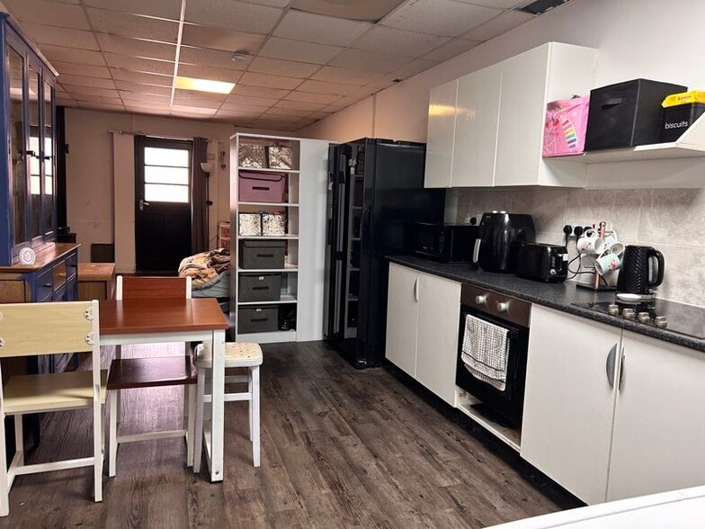 179 London Rd N, Lowestoft for sale - Interior Photo - Image 3 of 4