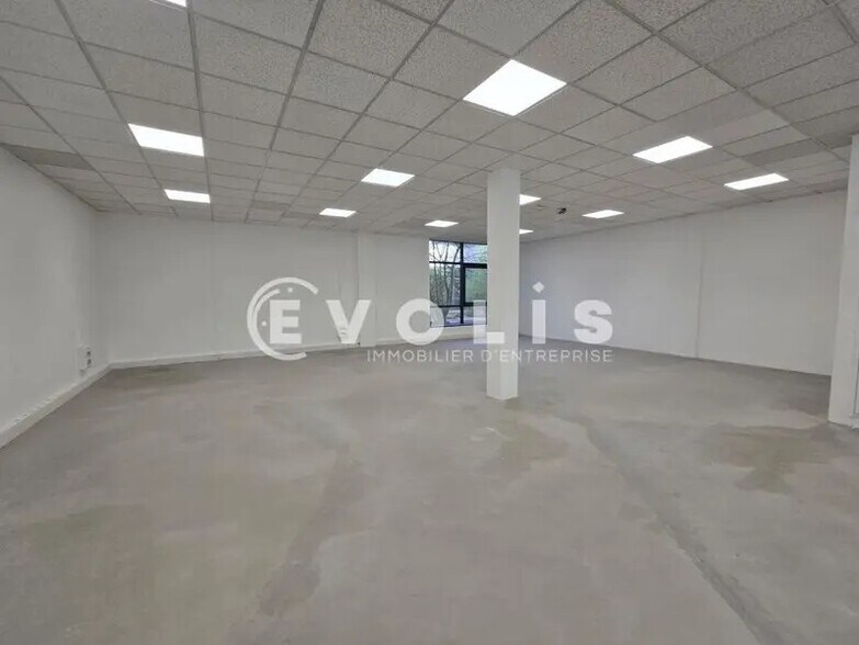 Flex dans Saclay à louer - Photo du bâtiment - Image 3 de 13