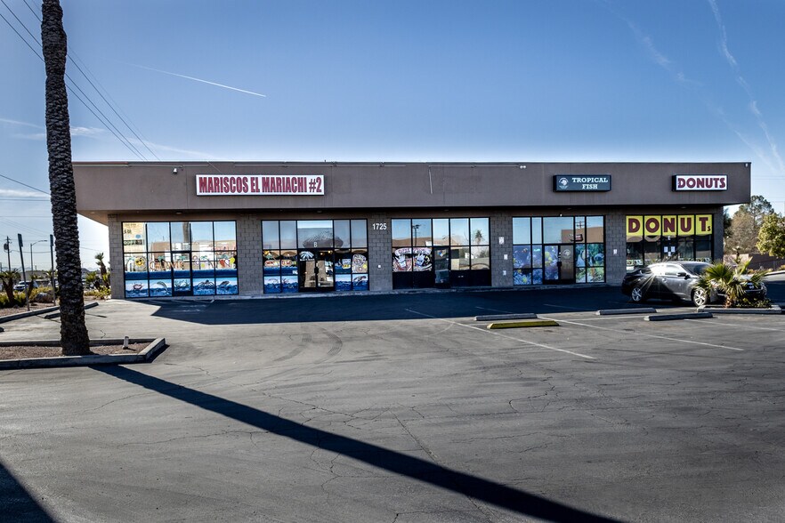 1735 N Nellis Blvd, Las Vegas, NV à louer - Photo du bâtiment - Image 2 de 6