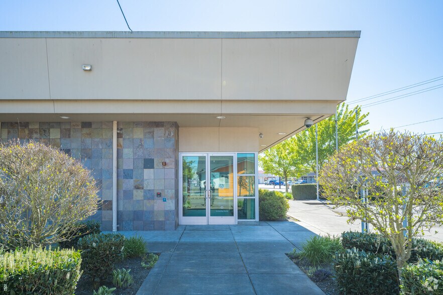 1000 S Auburn Way, Auburn, WA à louer - Photo du bâtiment - Image 2 de 5