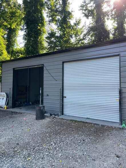 1701 Parker Dr, Charlotte, NC à vendre - Photo du bâtiment - Image 2 de 4