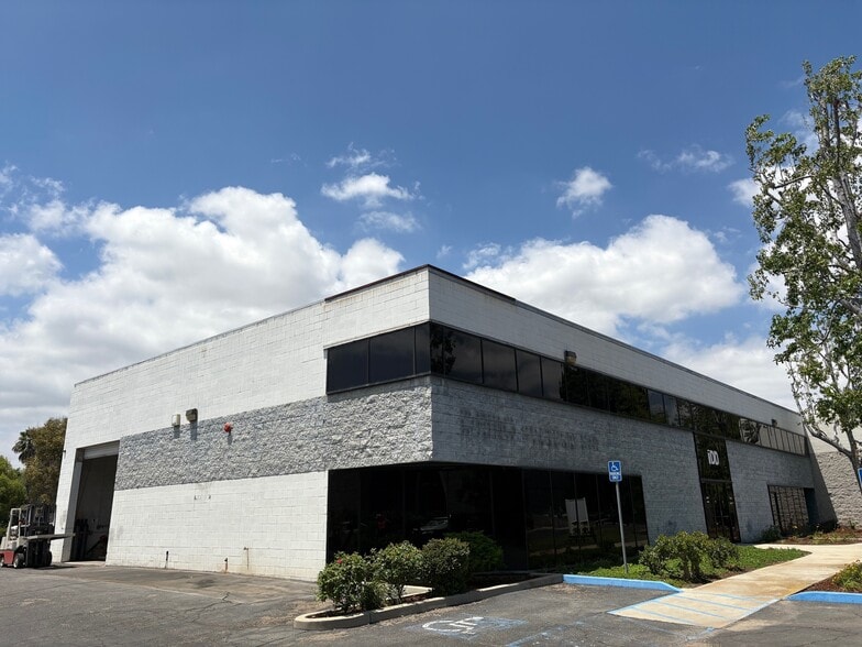 5450 Tech Cr, Moorpark, CA for lease - Building Photo - Image 2 of 12