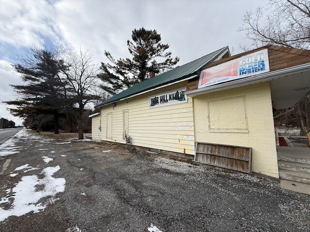 2494 Lakeshore Rd, Applegate, MI à vendre - Photo du bâtiment - Image 2 de 6