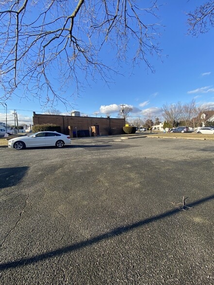 1620 Front St, East Meadow, NY for lease - Building Photo - Image 3 of 24