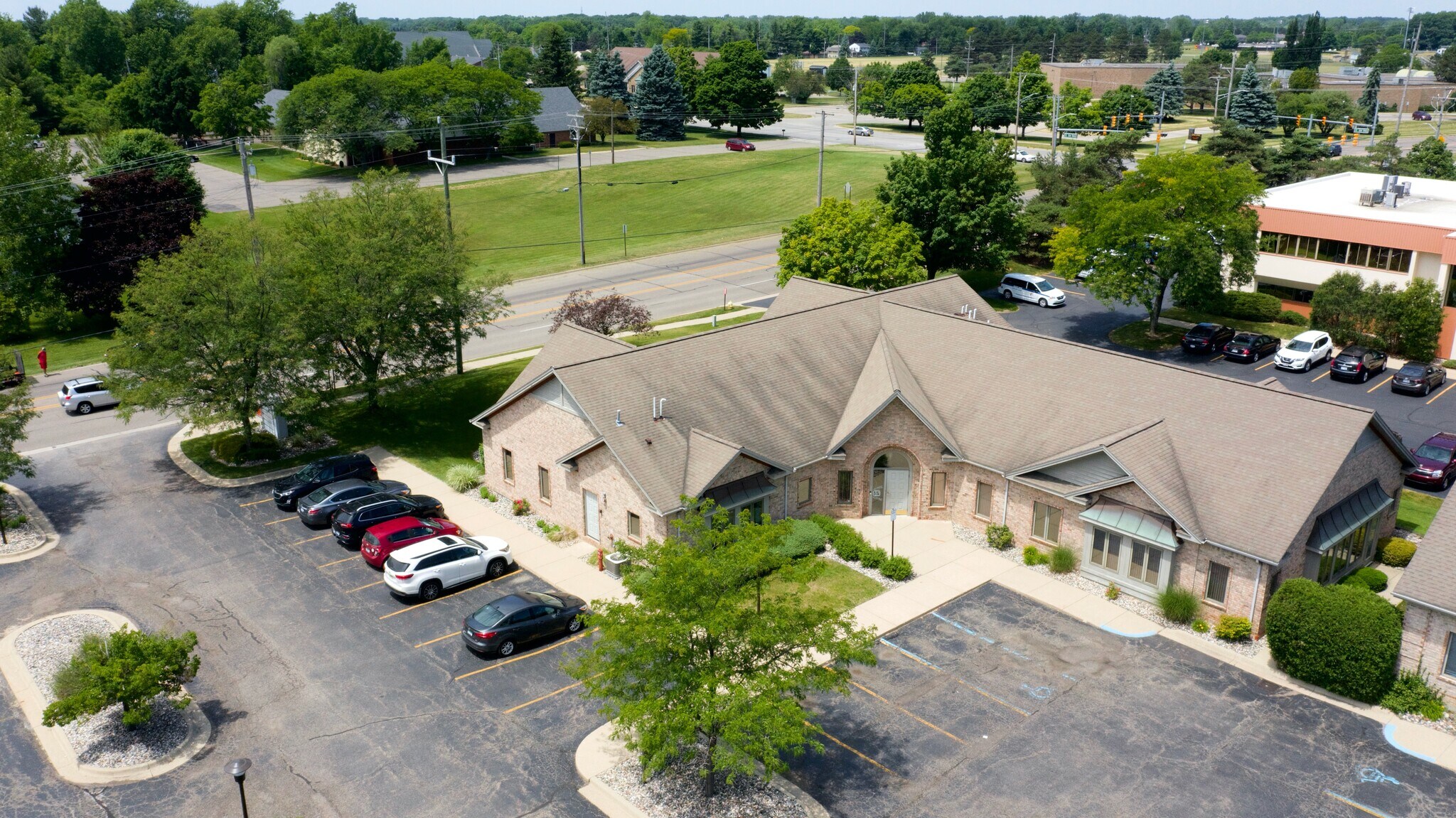 701 Snow Rd, Lansing, MI à vendre Photo du bâtiment- Image 1 de 1