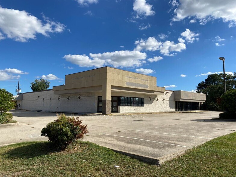 497 Terry Pky, Gretna, LA à louer - Photo du bâtiment - Image 2 de 5