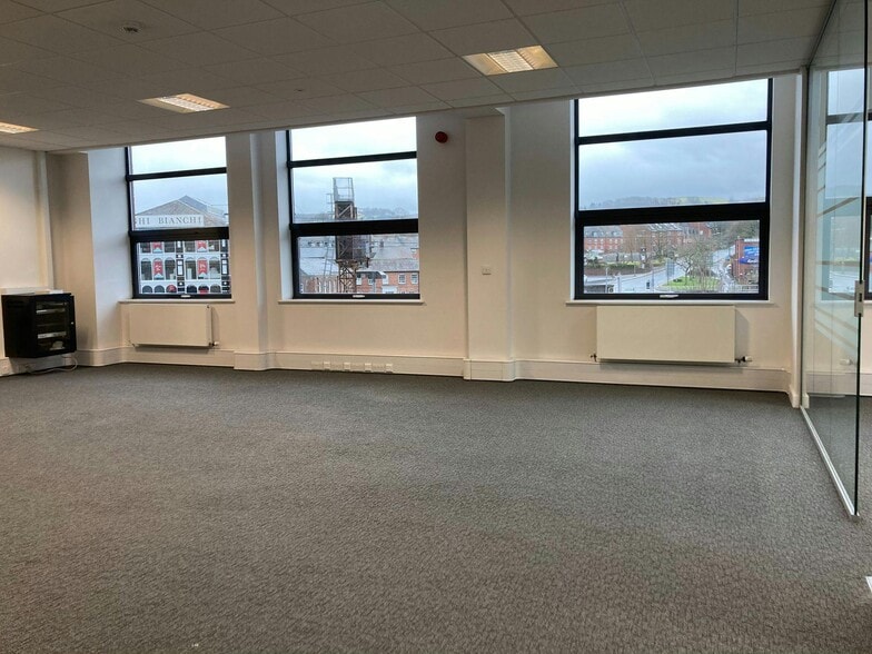 Waters Green, Macclesfield for lease - Building Photo - Image 3 of 7