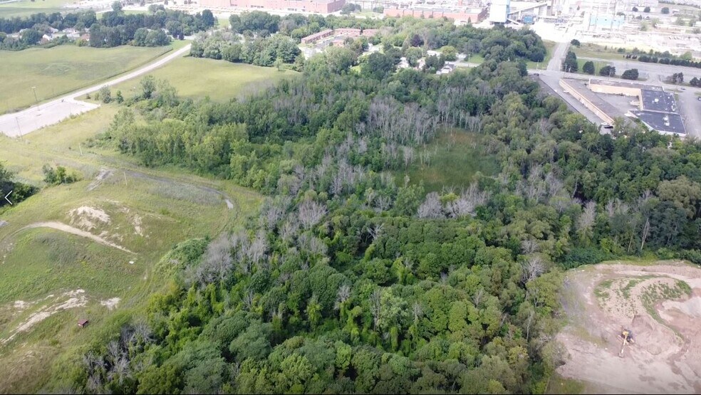 1999 Mt Read Blvd, Rochester, NY à vendre - Photo du bâtiment - Image 3 de 7