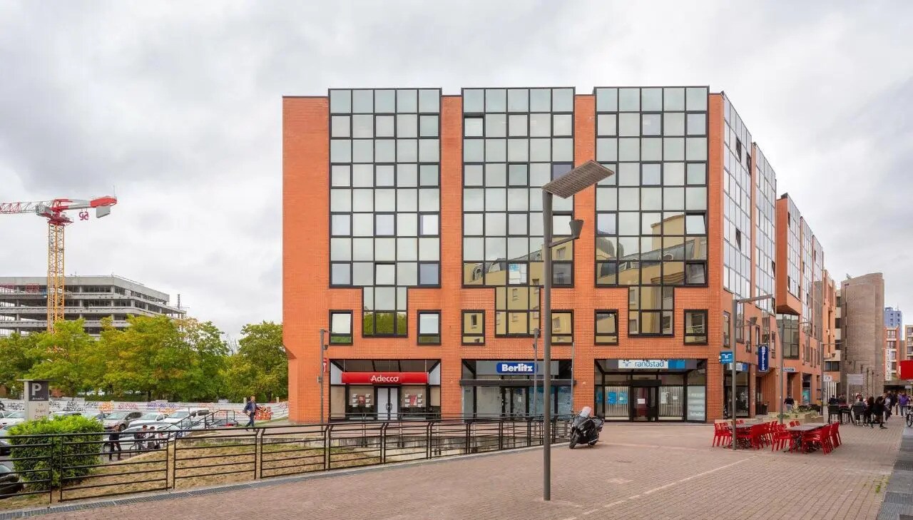 Retail in Cergy for lease Building Photo- Image 1 of 21