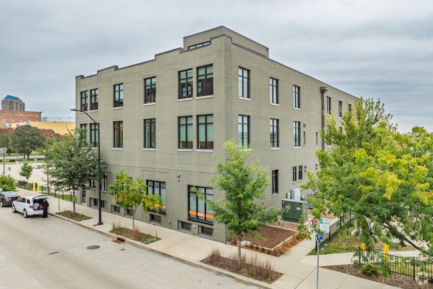 319 SW 5th St, Des Moines, IA for lease - Primary Photo - Image 1 of 30