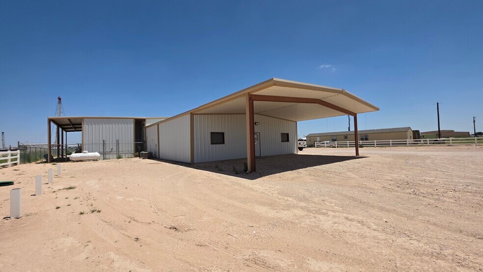 5904 N County Road 1150, Midland, TX à louer - Photo du bâtiment - Image 3 de 32