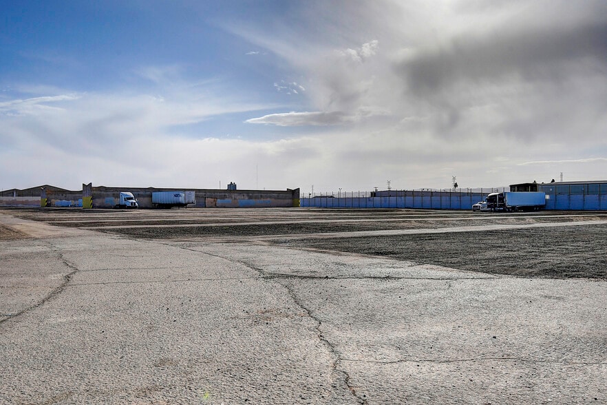 325 S 31st Ave, Phoenix, AZ for lease - Building Photo - Image 3 of 12