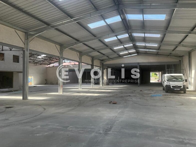 Flex in Villeurbanne for lease - Building Photo - Image 2 of 24