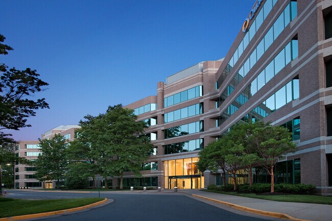 Plus de détails pour 12110 Sunset Hills Rd, Reston, VA - Coworking à louer