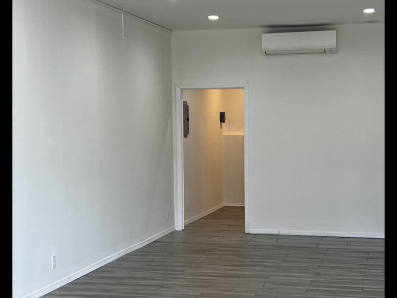 2903 1/2 Honolulu Ave, Glendale, CA for lease - Interior Photo - Image 2 of 5