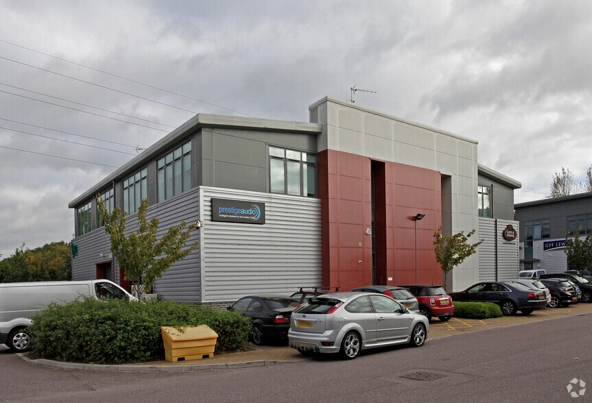 Tolpits Ln, Watford à vendre - Photo principale - Image 1 de 3