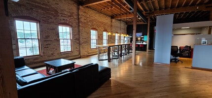 394 S Lake Ave, Duluth, MN for lease Interior Photo- Image 1 of 6