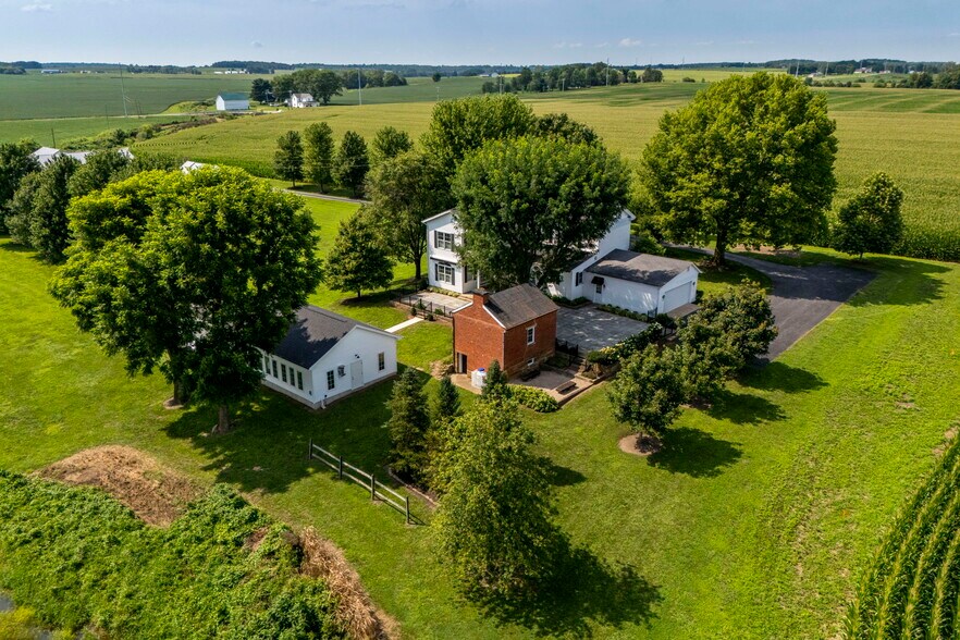 29614 Tarlton Adelphi Rd, Laurelville, OH à vendre - Photo du bâtiment - Image 3 de 31