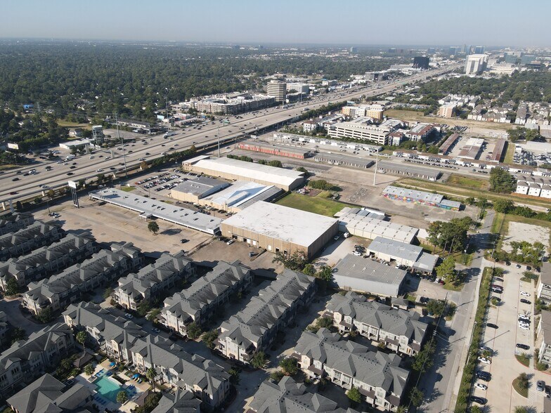 10910 Katy Fwy, Houston, TX à vendre - Photo du bâtiment - Image 1 de 4