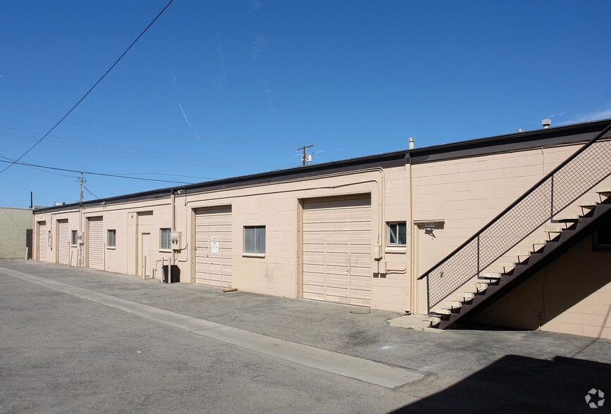 1165 Commercial Ave, Oxnard, CA for lease - Building Photo - Image 2 of 3