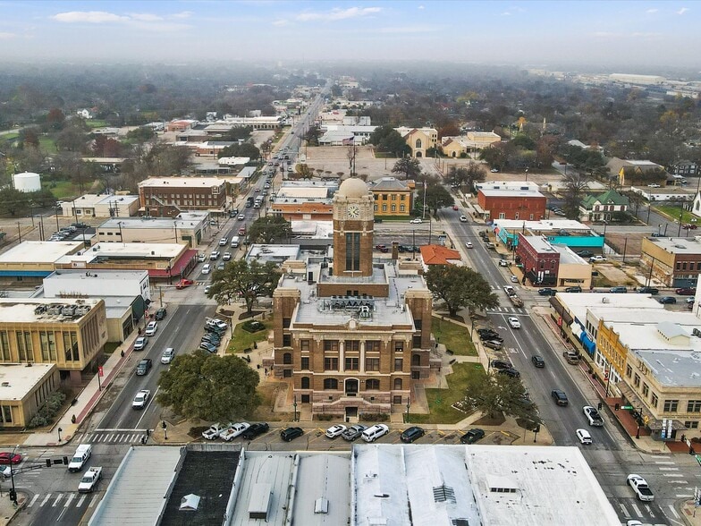 104 S Main St, Cleburne, TX for sale - Building Photo - Image 3 of 33