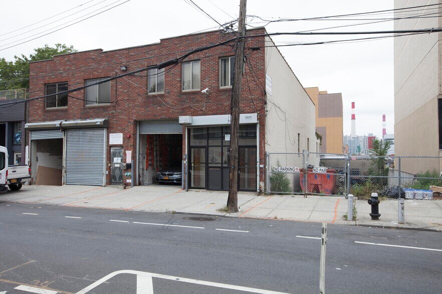 3832 Crescent St & Building, Long Island City, NY à vendre - Photo principale - Image 1 de 6