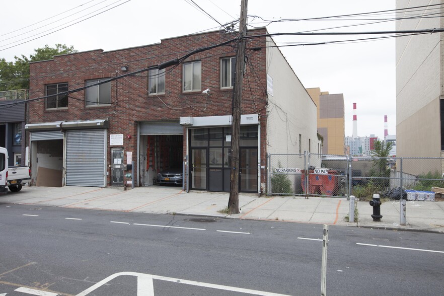3832 Crescent St, Long Island City, NY for sale - Primary Photo - Image 1 of 8