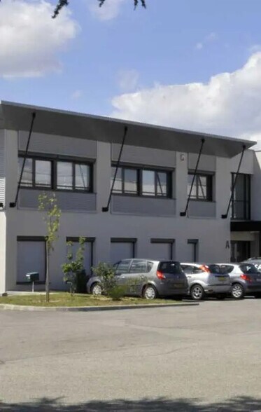 Flex in Saint-Priest for lease - Building Photo - Image 2 of 16